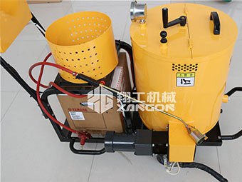 翔工瀝青灌縫機(jī)打造競爭優(yōu)勢，在養(yǎng)護(hù)設(shè)備市場中脫穎而出