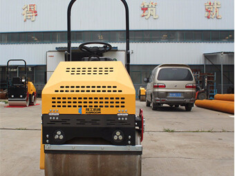  如何讓小型壓路機(jī)適應(yīng)市場(chǎng)的發(fā)展？