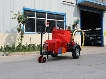 馬路瀝青灌縫機(jī)廠家有話說，選對設(shè)備不迷茫！