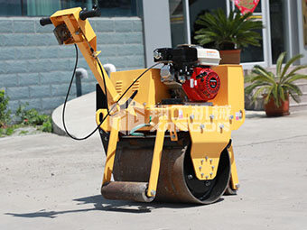 為什么別人家小型壓路機(jī)長壽？秘訣在這里！