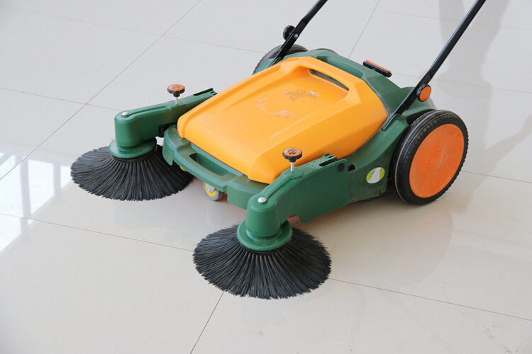 工廠地面選擇掃地機(jī)還是洗地機(jī)比較合適？