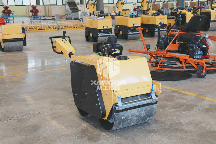 壓路機前面的大滾筒，里面到底裝著什么？