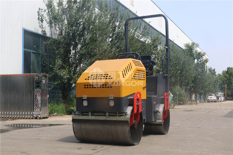 小型壓路機(jī)輪胎如何防老化？保養(yǎng)比什么都重要