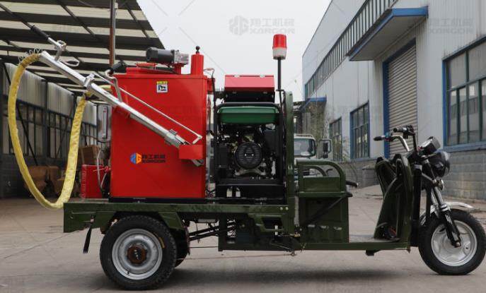 瀝青灌縫機(jī)裂縫修補(bǔ)，橫向縱向都可以